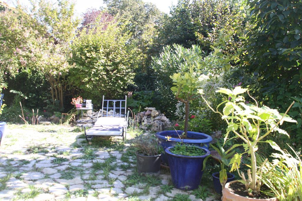 Bed and Breakfast Aux Pots Bleus Nissan-lez-Enserune Exterior foto